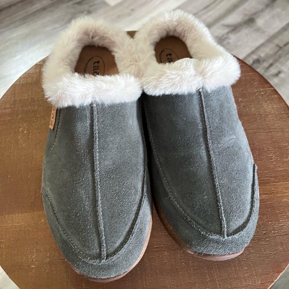 Taos Future womens size 8 Brand New